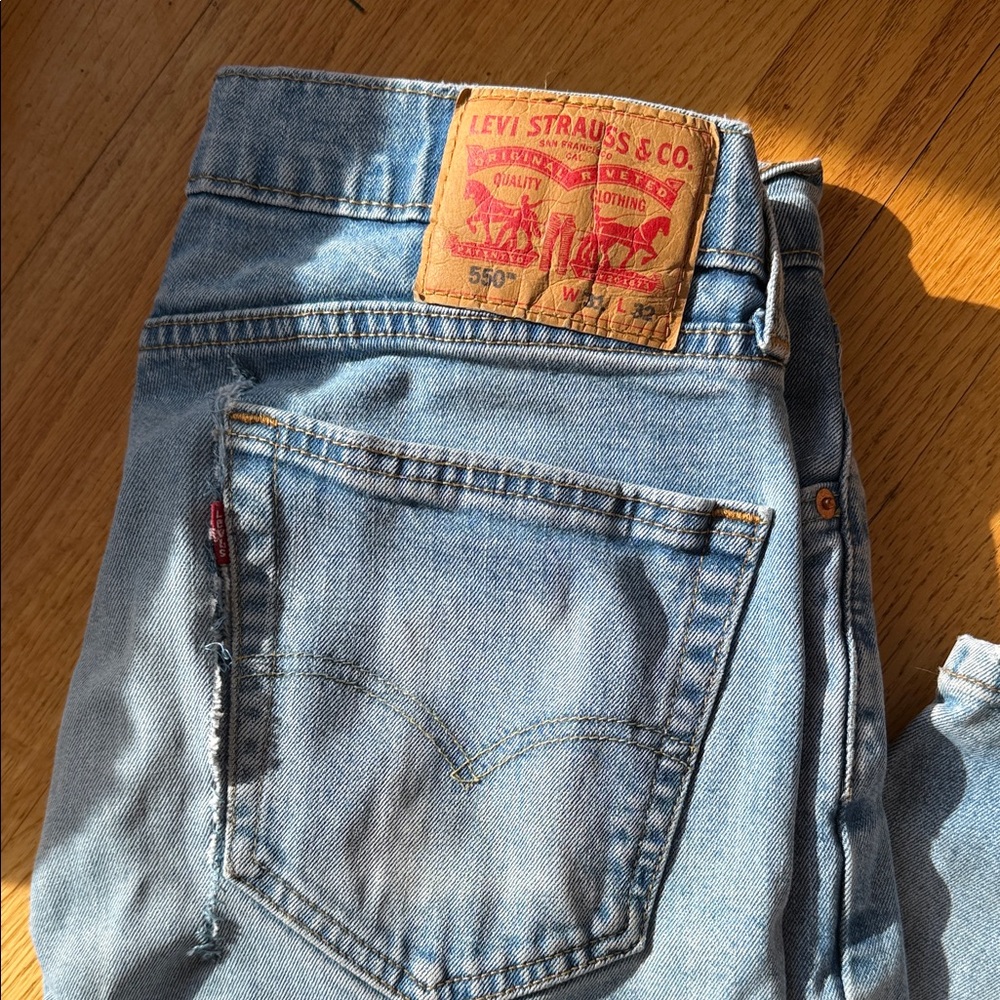 Men’s size 32 x 32 Levi's Light Blue Denim Jeans